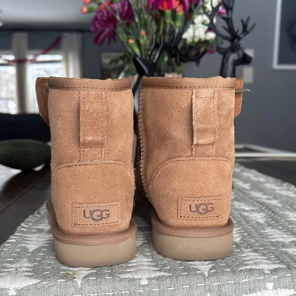 UGG Classic Mini Bailey Zip Boots 8 - Picture 3 of 5
